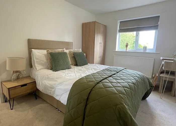 Cosy Home Close To M6 Motorway