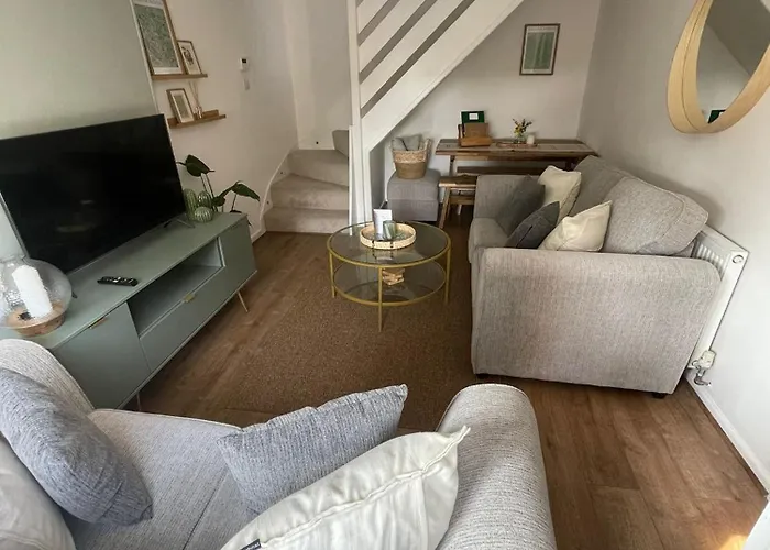Cosy Home Close To M6 Motorway
