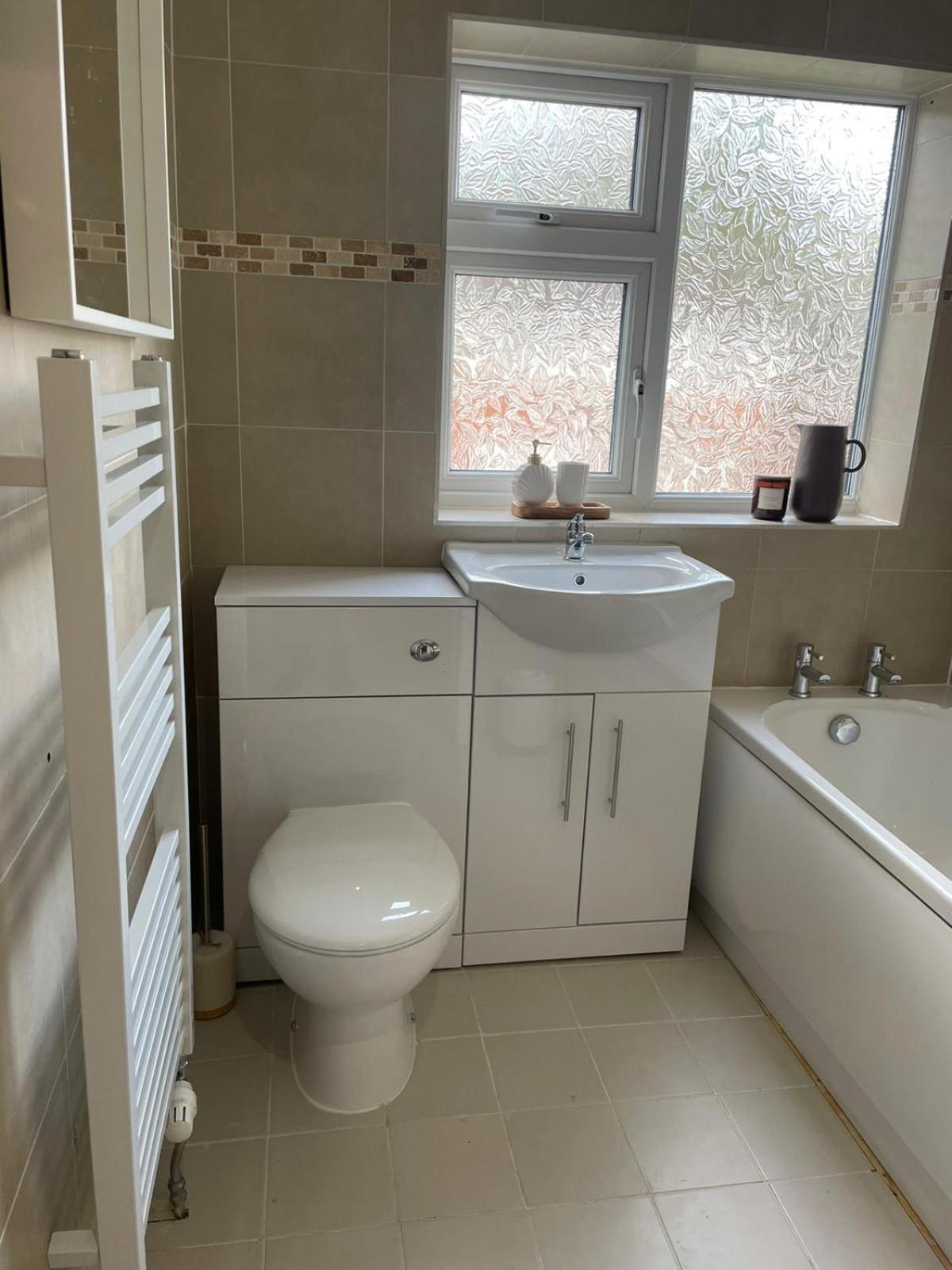 Cosy Close To M6 Motorway